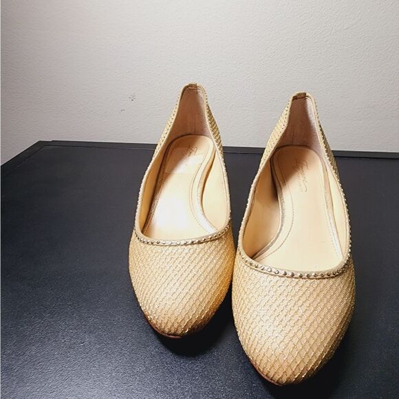 Vince Camuto - Picture 9 of 16